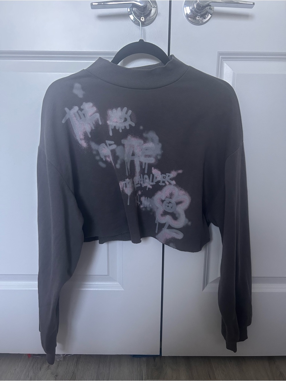 Divided Cropped Gray Sweatshirt with Pink Spray Graphic